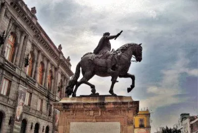 Estatua de TolsÃ¡, Ciudad de MÃ©xico.