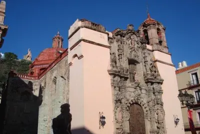 Templo en Guanajuato, MÃ©xico. jigsaw puzzle