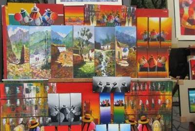 Pinturas en plaza de Miraflores, Lima.