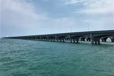 Puente en Puerto Progreso, YucatÃ¡n.