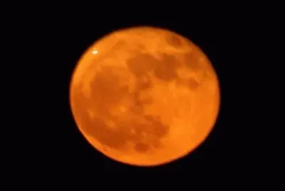 Luna roja en Chihuahua, MÃ©xico.