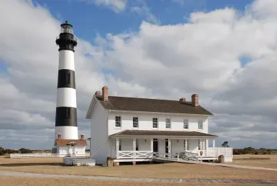 Bodie Island Lighthouse and keeper 's quarters