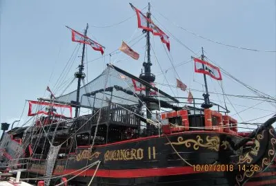 GaleÃ³n pirata en muelle de CancÃºn.