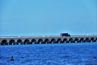 Puente en Puerto Progreso, YucatÃ¡n.