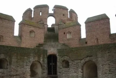 Castle De La Mota 5