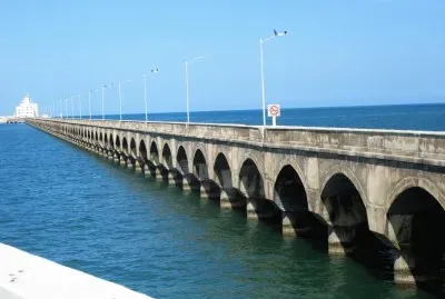 Puente en Puerto Progreso, YucatÃ¡n.