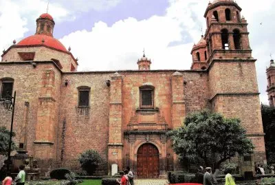 Templo en Morelia, MÃ©xico.