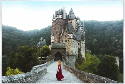 Castillo en los Alpes