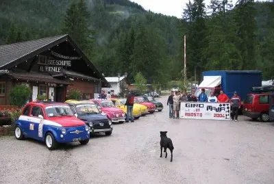 Fiat 500-Lago di Dobbiaco (BZ)