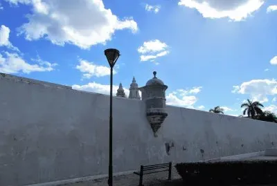 Antigua muralla de Ciudad CamÃ©che.
