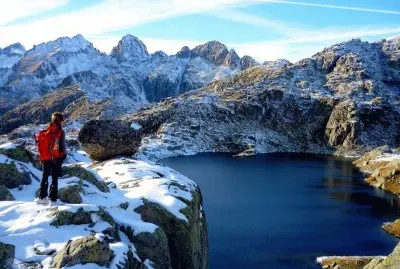 LAGO EN LAS ALTURAS