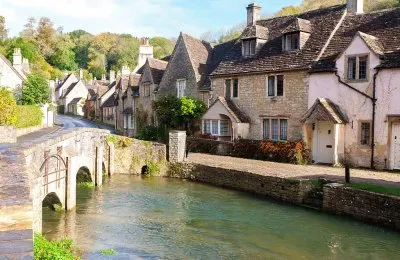 Angleterre Coastwalds dans le village jigsaw puzzle