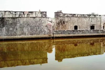 Antigua fortaleza de San Juan de UlÃºa, MÃ©xico.
