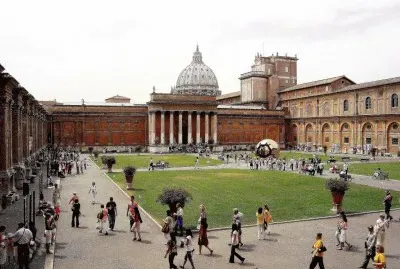Patio central de El Vaticano, Italia. jigsaw puzzle