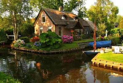 Maison au bord de l 'eau