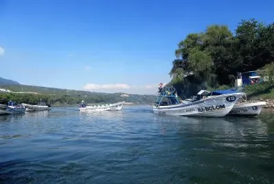 Lanchas en el RÃ­o Grijalva, Chiapas.