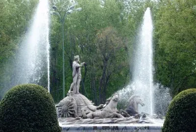 Estatua en parque de Madrid, EspaÃ±a.