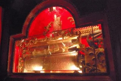 WI House on the Rock Music Mach plays instruments