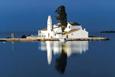 Azul y blanco