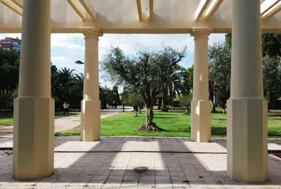 jardines junto al palau de la musica