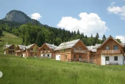 ×›×¤×¨ jigsaw puzzle