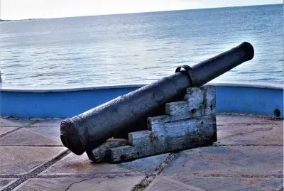 CaÃ±Ã³n antiguo en el malecÃ³n de Ciudad Campeche.