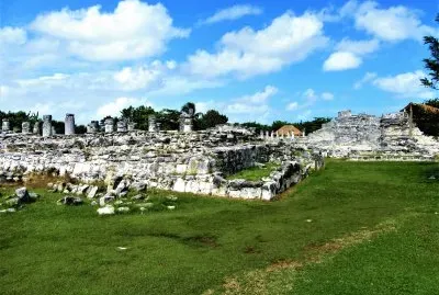 Zona arqueolÃ³gica El Rey, Quintana Roo.