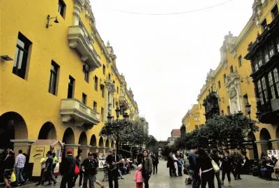 Calle peatonal en Lima, PerÃº.
