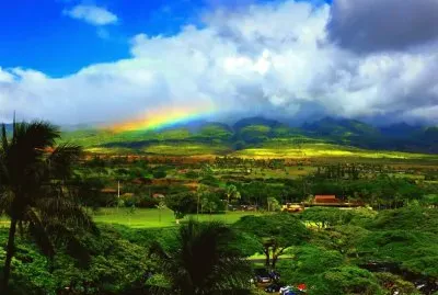 EN ESTA FOTO HAY UN ARCOIRIS MUY LINDO DE FONDO:3