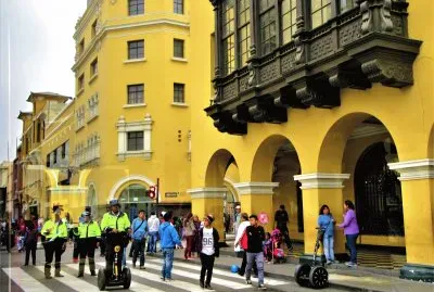 CÃ©ntrica calle peatonal en Lima, PerÃº.