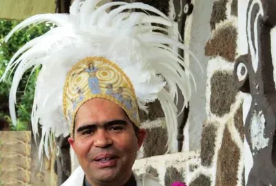 Isla de Pascua Sacerdote