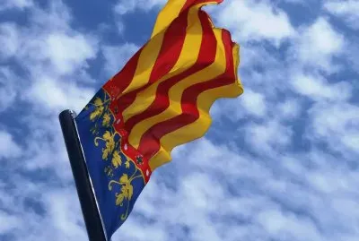 banderas en el puerto