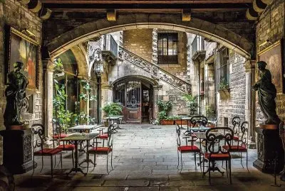 Interior en calle Montcada-Barcelona