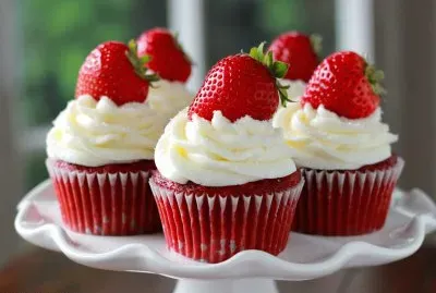 פאזל של Strawberry Red Velvet Cupcake