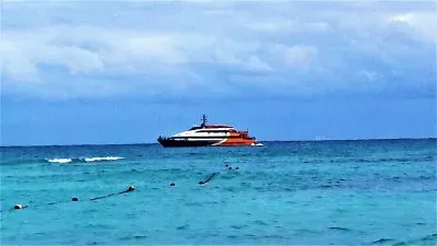 Transbordador en Playa del Carmen, Quintana Roo.