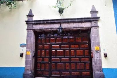 PortÃ³n de casa en CoyoacÃ¡n, Ciudad de MÃ©xico.