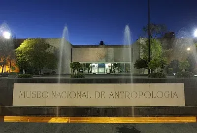 ENTRADA DEL MUSEO NACIONAL ANTROPOLOGIA