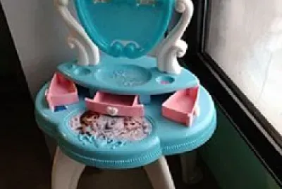 Coiffeuse pour petite fille jigsaw puzzle