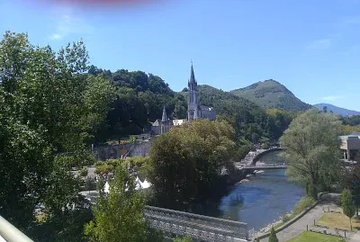LOURDES