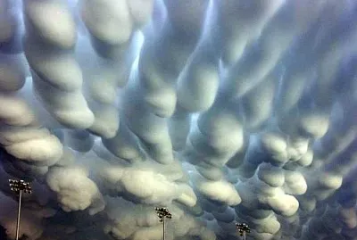 貨真價實的奇景〔乳狀雲]