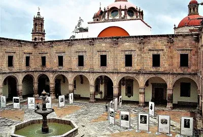 Centro Cultural Clavijero en Morelia.