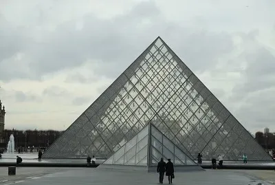 Piramide Louvre