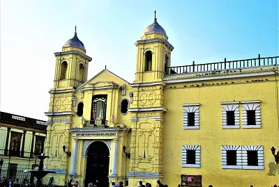 Templo en Lima, Perú.