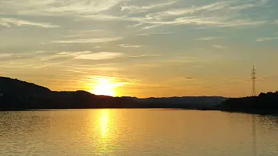 ×–×¨×™×—×” ×¢×œ ×”×“× ×•×‘×”