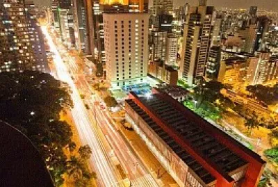 Uma cidade.