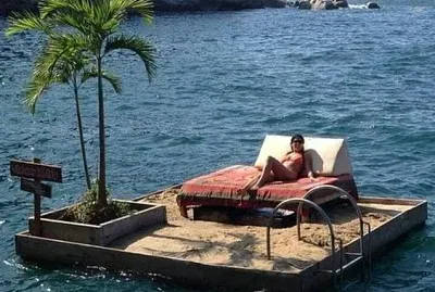 Artificial floating island