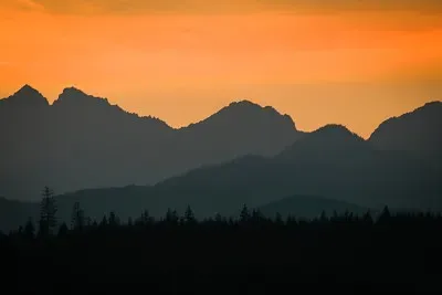 Silhueta de montanhas