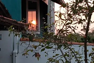 o por do sol pela janela