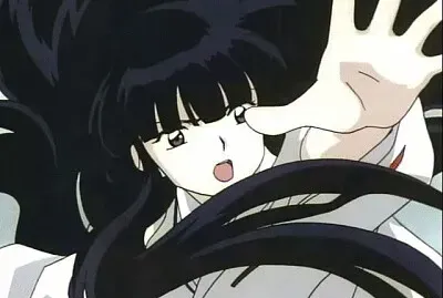 inuyasha ve como kikyo se cae de un cerro inuaysha