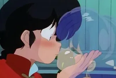 shamppo besa a ranma convertida en rana ranma 1/2